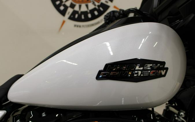 FLHX 2024 Street Glide®