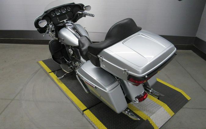 2015 Harley-Davidson® FLHTCUL - Electra Glide® Ultra Classic® Low