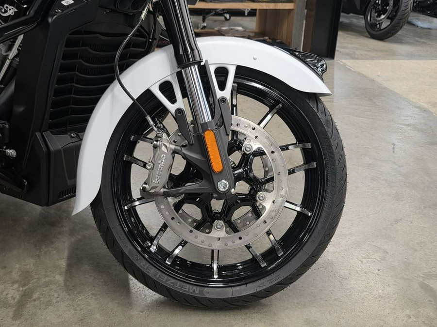 2025 Indian Motorcycle® Chieftain® PowerPlus Dark Horse® with PowerBand Audio Package