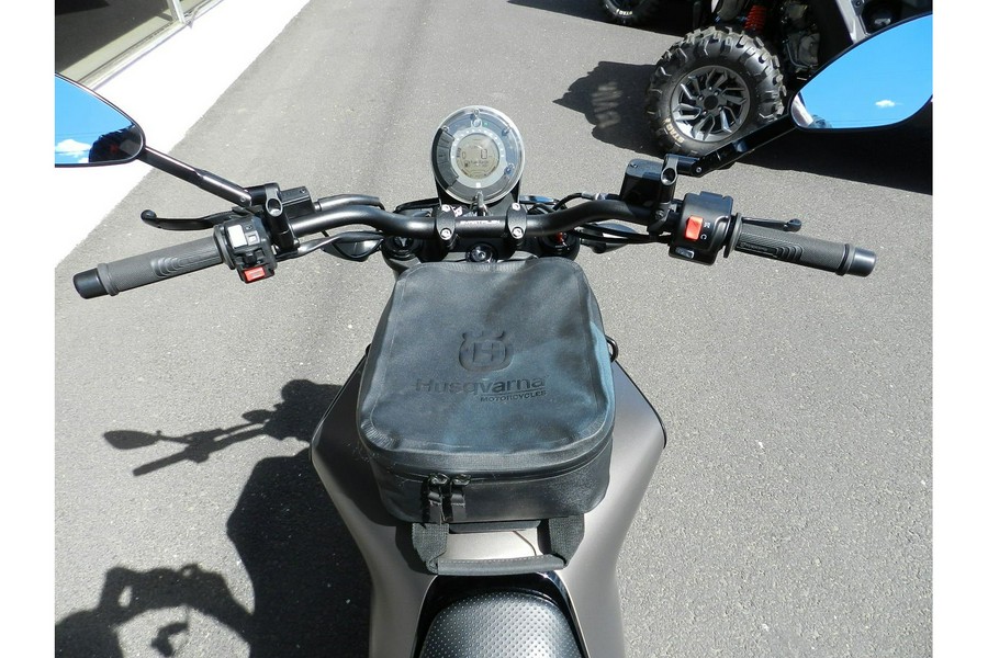 2020 Husqvarna Motorcycles SVARTPILEN 701