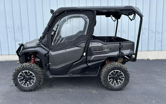 2017 Honda Pioneer 1000-5 LE