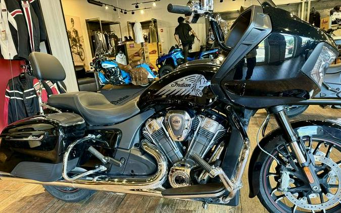 2020 Indian Motorcycle® Challenger Limited Thunder Black Pearl