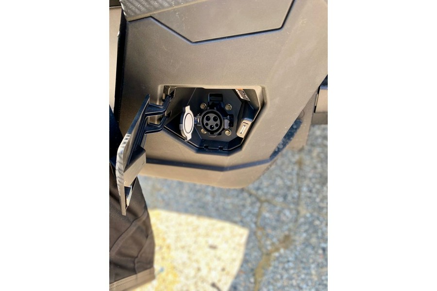 2024 Polaris RANGER XP KINETIC PREMIUM - ICY WHITE PEARL Premium