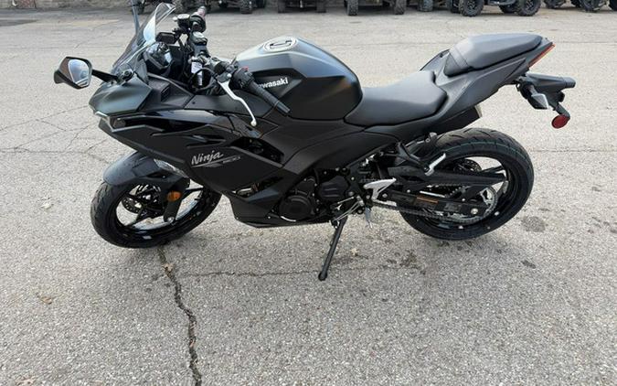 2026 Kawasaki Ninja 500 Metallic Flat Spark Black