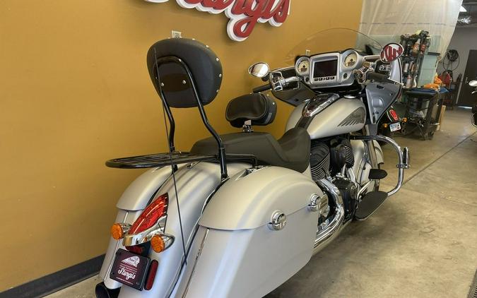 2018 Indian Motorcycle® Chieftain® Classic ABS Star Silver Smoke