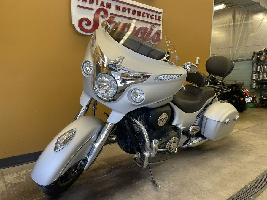 2018 Indian Motorcycle® Chieftain® Classic ABS Star Silver Smoke