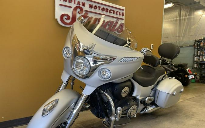 2018 Indian Motorcycle® Chieftain® Classic ABS Star Silver Smoke