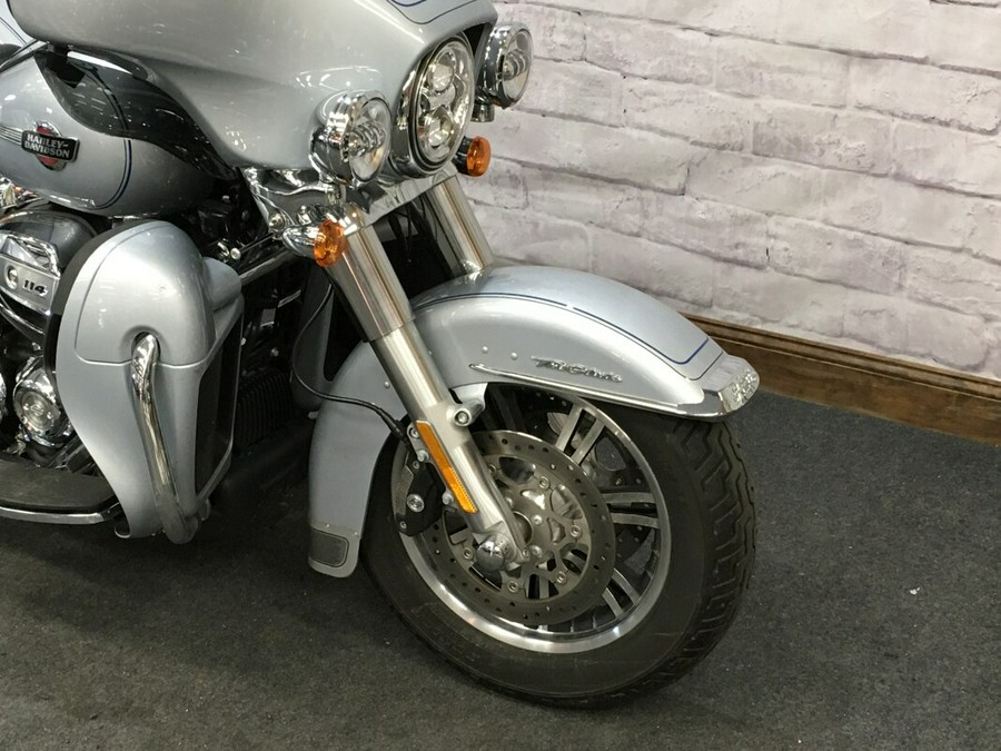 2023 Harley-Davidson Tri Glide Ultra Silver Fortune FLHTCUTG