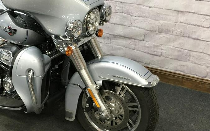 2023 Harley-Davidson Tri Glide Ultra Silver Fortune FLHTCUTG