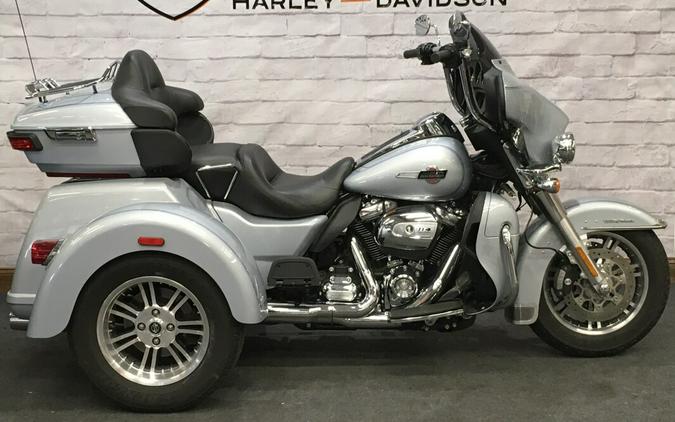 2023 Harley-Davidson Tri Glide Ultra Silver Fortune FLHTCUTG