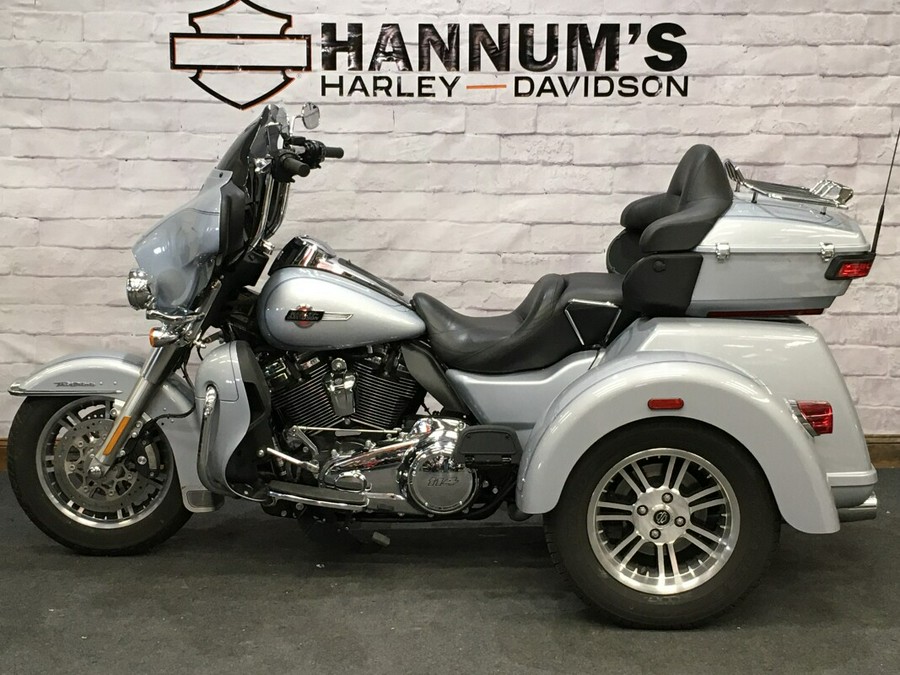 2023 Harley-Davidson Tri Glide Ultra Silver Fortune FLHTCUTG