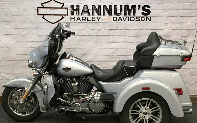 2023 Harley-Davidson Tri Glide Ultra Silver Fortune FLHTCUTG