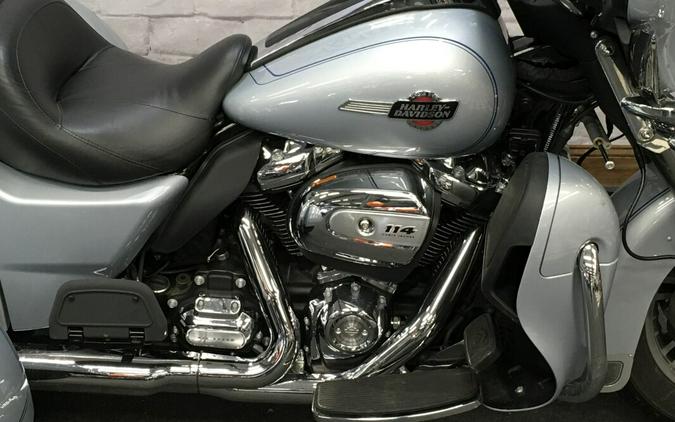 2023 Harley-Davidson Tri Glide Ultra Silver Fortune FLHTCUTG