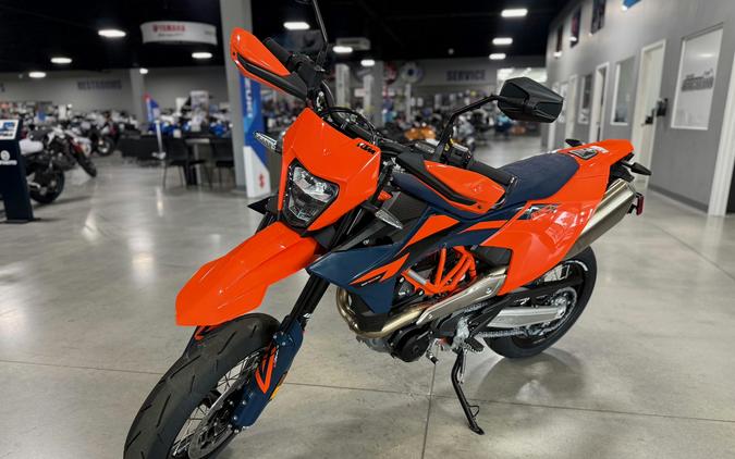2026 KTM SMC R