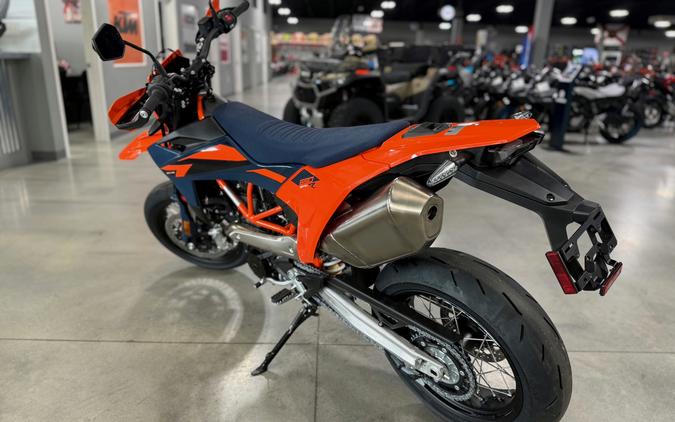 2026 KTM SMC R 690