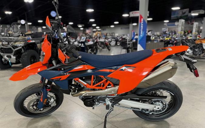 2026 KTM SMC R
