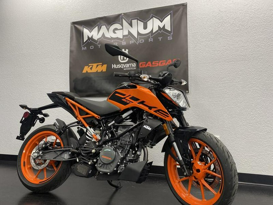 2023 KTM 200 Duke