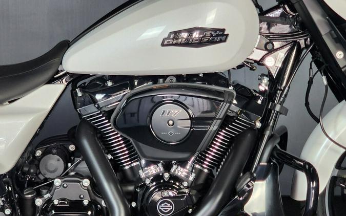 2024 Harley-Davidson Street Glide® FLHX WHITE ONYX PEARL