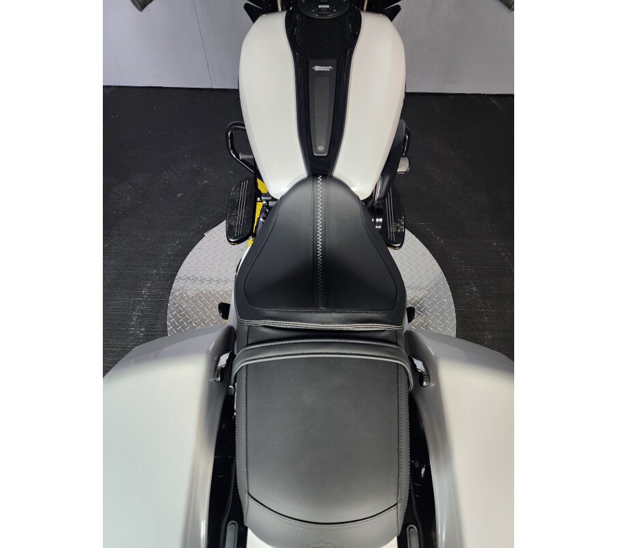 2024 Harley-Davidson Street Glide® FLHX WHITE ONYX PEARL