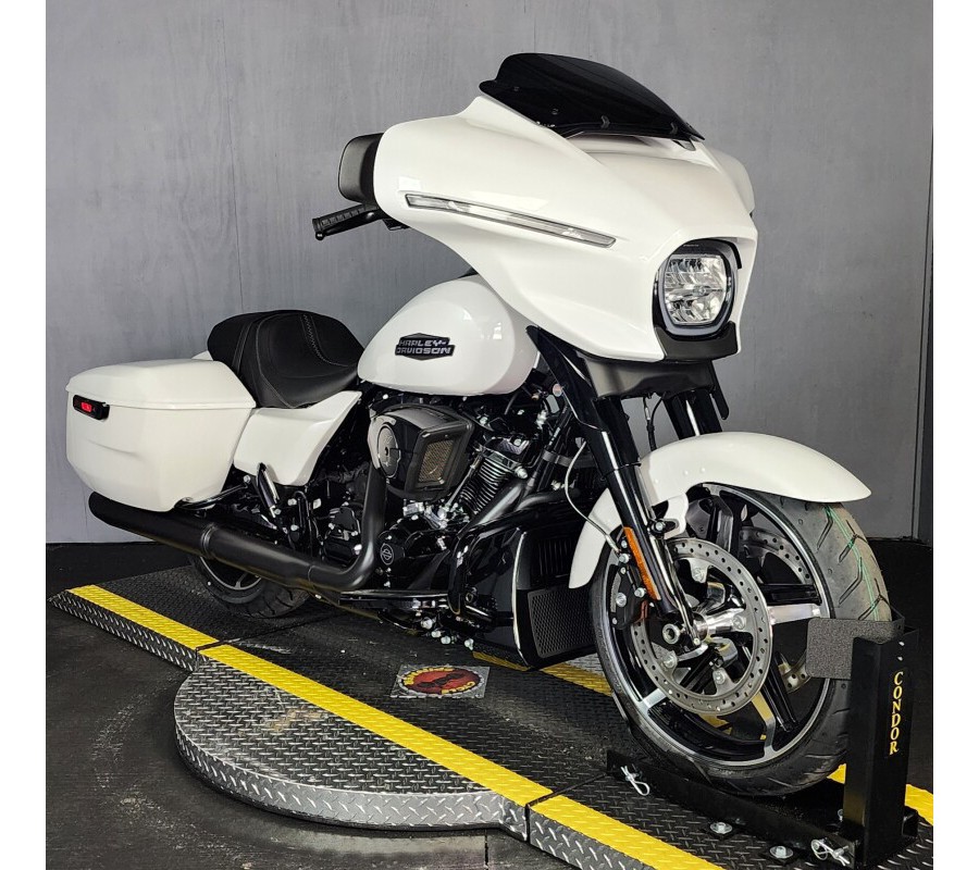 2024 Harley-Davidson Street Glide® FLHX WHITE ONYX PEARL