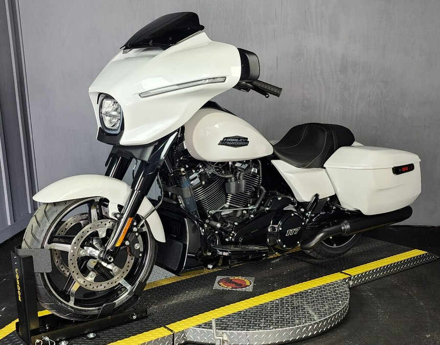 2024 Harley-Davidson Street Glide® FLHX WHITE ONYX PEARL