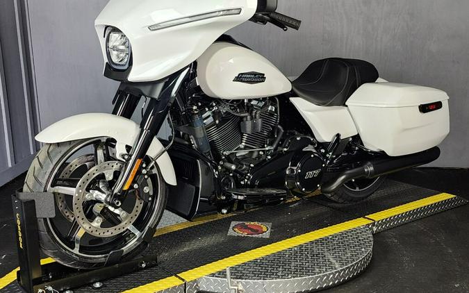 2024 Harley-Davidson Street Glide® FLHX WHITE ONYX PEARL