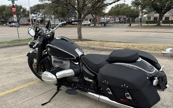 2025 BMW R 18 Classic Black Storm Metallic