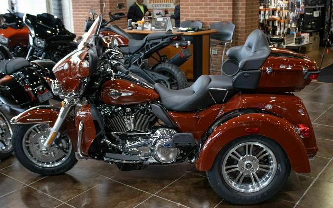 2024 Harley-Davidson Tri Glide Ultra Trike FLHTCUTG