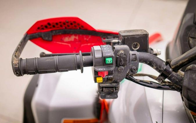 2025 Can-Am® Renegade X mr 1000 R Hyper Silver & Legion Red