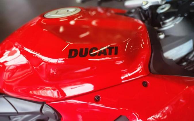 2024 Ducati Streetfighter V2 Red