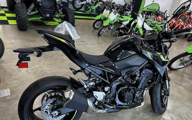 2024 Kawasaki Z900 ABS Metallic Spark Black/Metallic Matte Dark Gray