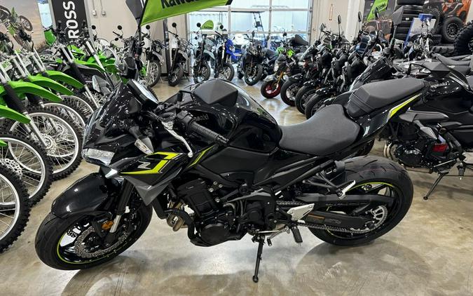 2024 Kawasaki Z900 ABS Metallic Spark Black/Metallic Matte Dark Gray