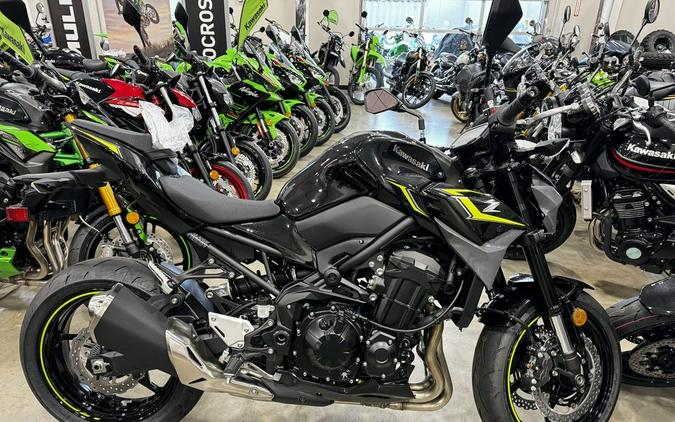 2024 Kawasaki Z900 ABS Metallic Spark Black/Metallic Matte Dark Gray