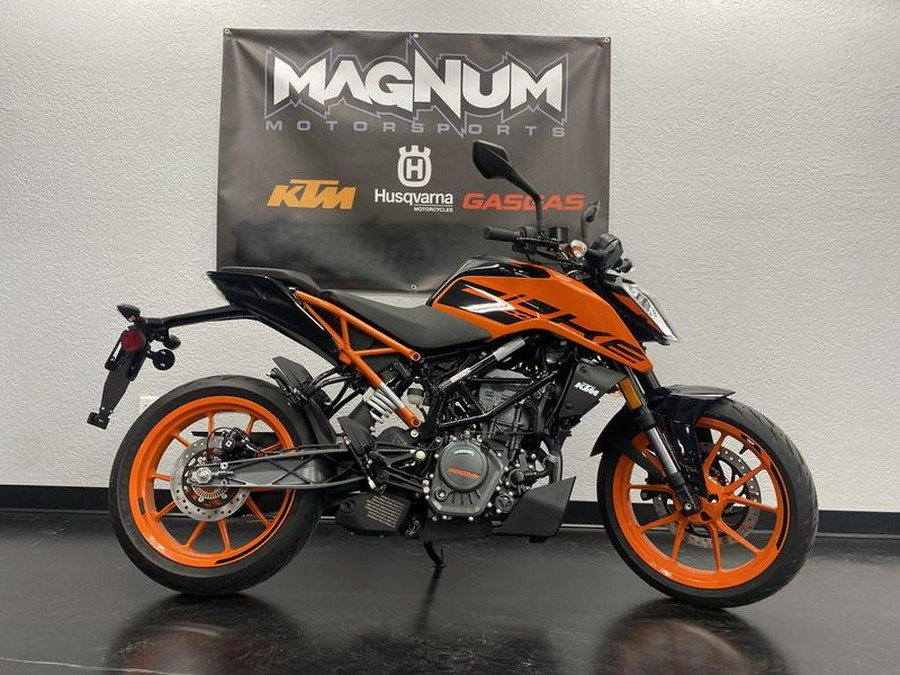 2023 KTM 200 Duke