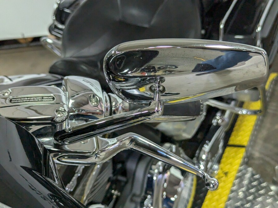 2013 Harley-Davidson CVO™ Ultra Classic® Electra Glide® Black Diamond & Molten Silver wi