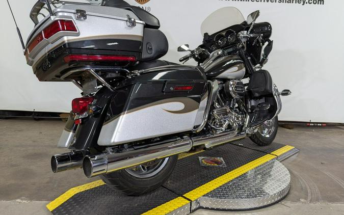 2013 Harley-Davidson CVO™ Ultra Classic® Electra Glide® Black Diamond & Molten Silver wi