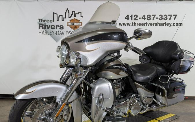 2013 Harley-Davidson CVO™ Ultra Classic® Electra Glide® Black Diamond & Molten Silver wi