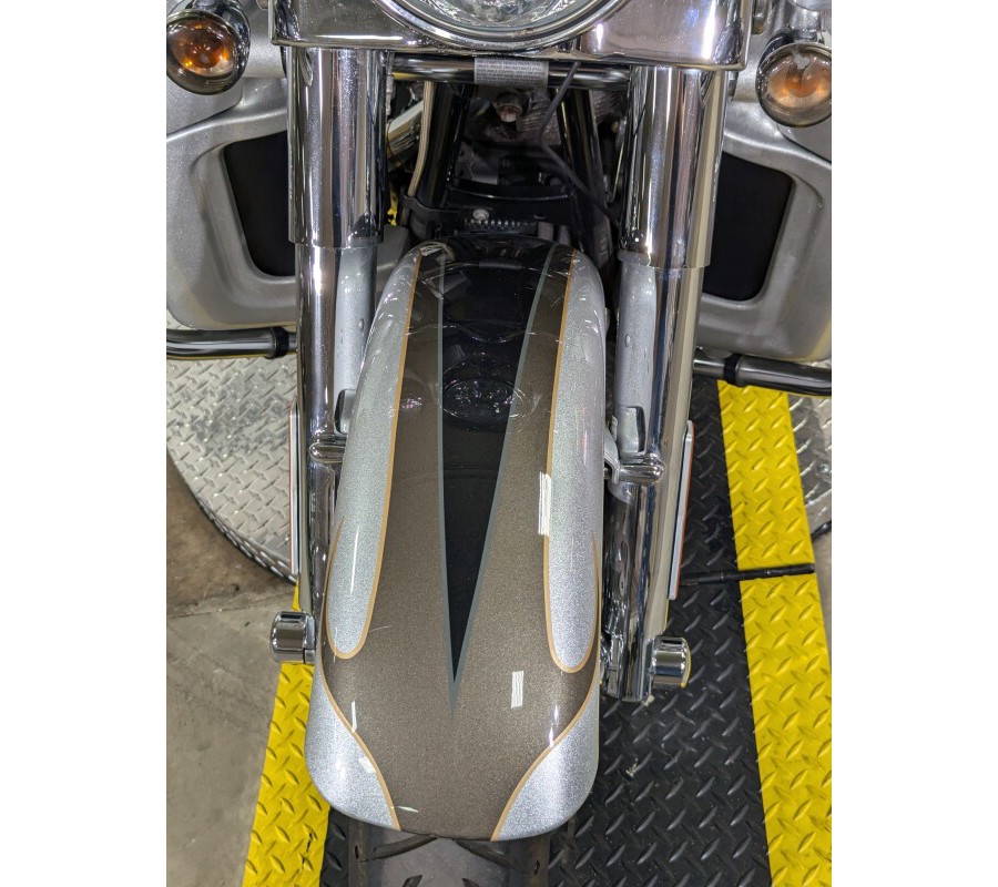 2013 Harley-Davidson CVO™ Ultra Classic® Electra Glide® Black Diamond & Molten Silver wi