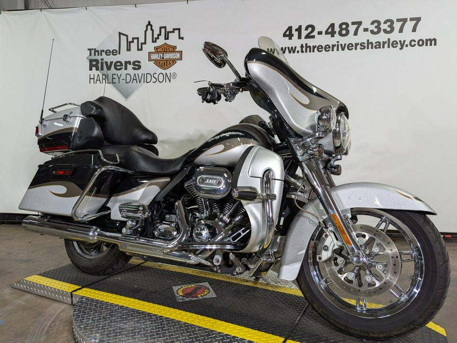 2013 Harley-Davidson CVO™ Ultra Classic® Electra Glide® Black Diamond & Molten Silver wi