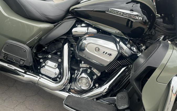 2021 Harley-Davidson® FLHTCUTG Tri Glide® Ultra Deadwood Green/Vivid Black 852313