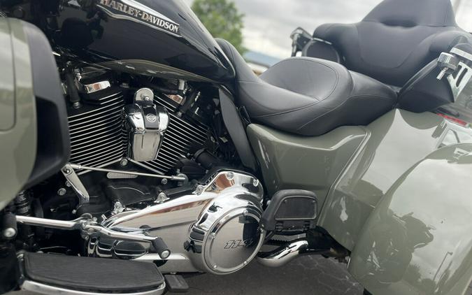 2021 Harley-Davidson® FLHTCUTG Tri Glide® Ultra Deadwood Green/Vivid Black 852313