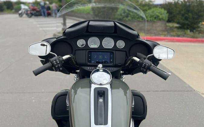 2021 Harley-Davidson® FLHTCUTG Tri Glide® Ultra Deadwood Green/Vivid Black 852313