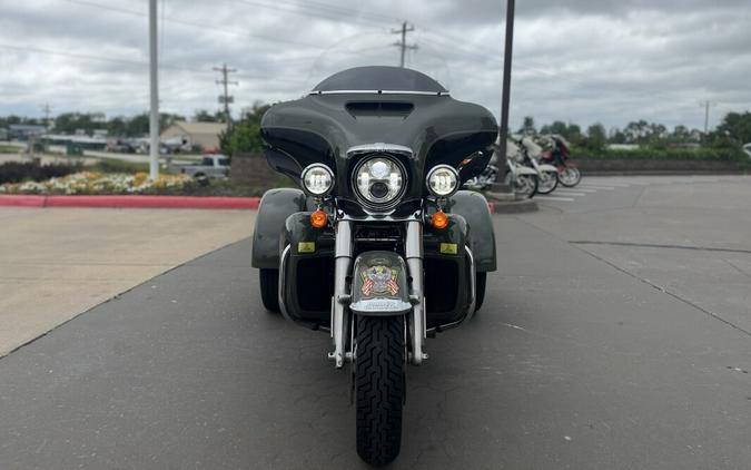 2021 Harley-Davidson® FLHTCUTG Tri Glide® Ultra Deadwood Green/Vivid Black 852313