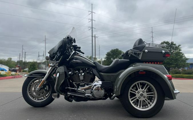 2021 Harley-Davidson® FLHTCUTG Tri Glide® Ultra Deadwood Green/Vivid Black 852313