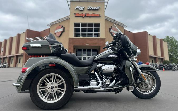 2021 Harley-Davidson® FLHTCUTG Tri Glide® Ultra Deadwood Green/Vivid Black 852313