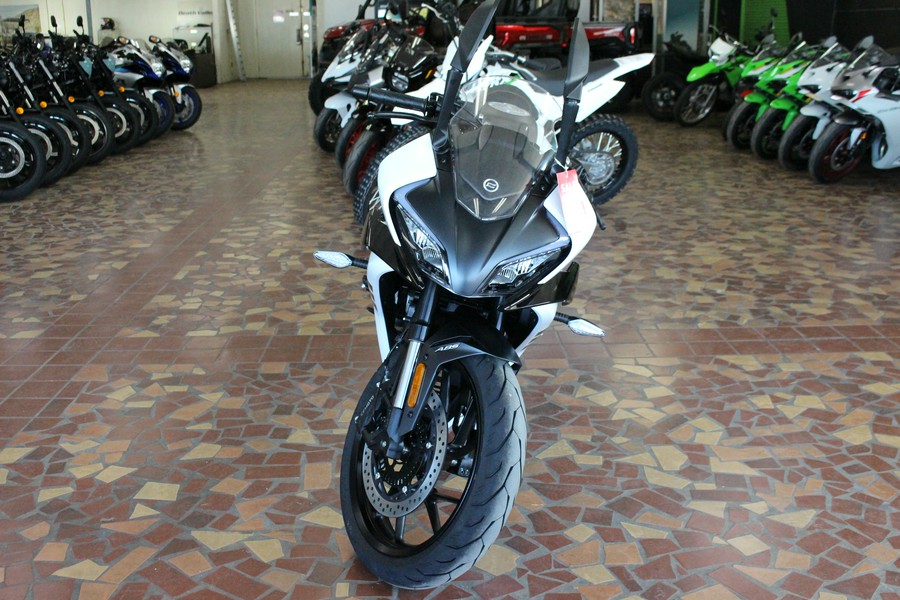 2026 CFMOTO 300SS Nebula White - T6003637