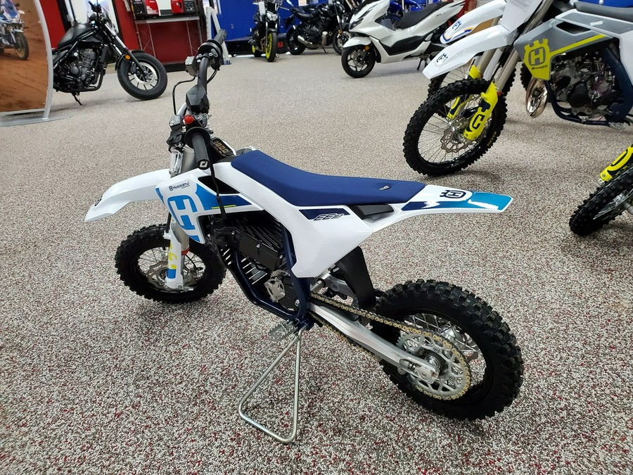 2023 Husqvarna Motorcycles EE 3