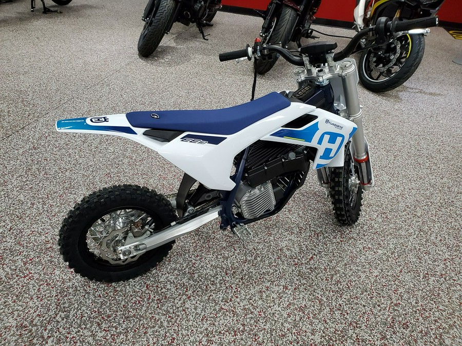 2023 Husqvarna Motorcycles EE 3