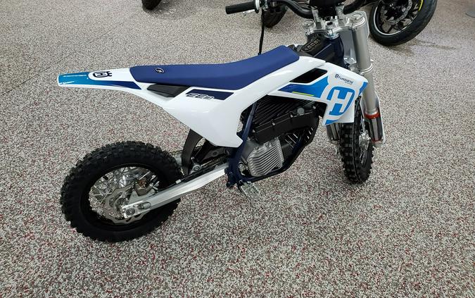 2023 Husqvarna Motorcycles EE 3