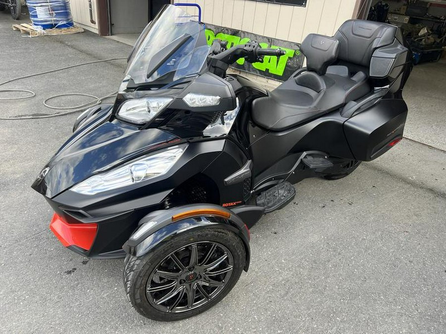 2016 Can-Am® Spyder® RT-S Special Series 6-Speed Semi-Automatic (SE6)